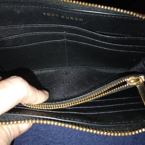 Tory Burch Britten Bucket Bag With Tory Burch Wallet - Picture 10 of 15